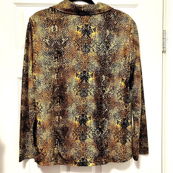 ⭐️2/$30⭐️ Snakeskin print, shiny sequinned blouse with zipper closure, size XL - Picture 6 of 6